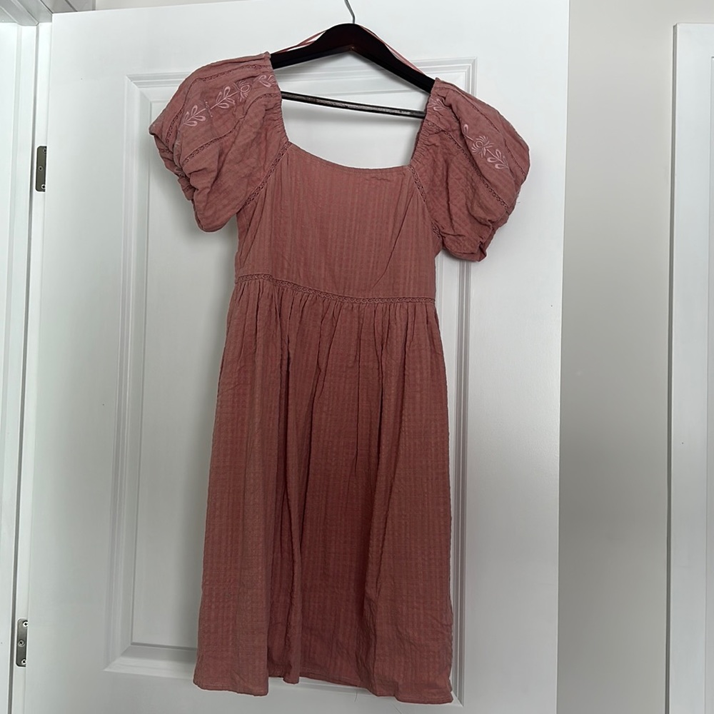 Pink puffed sleeve dress